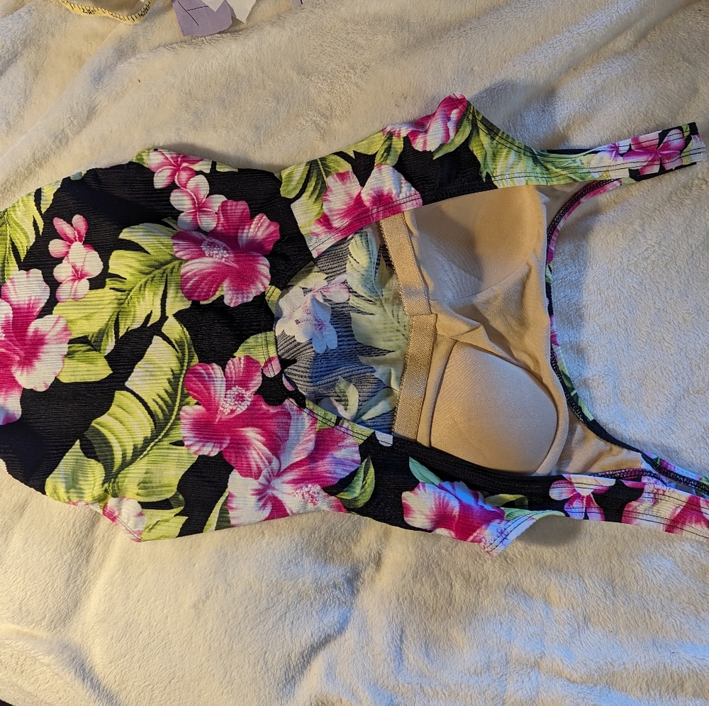 Bathing Suit - Picture 4 of 4